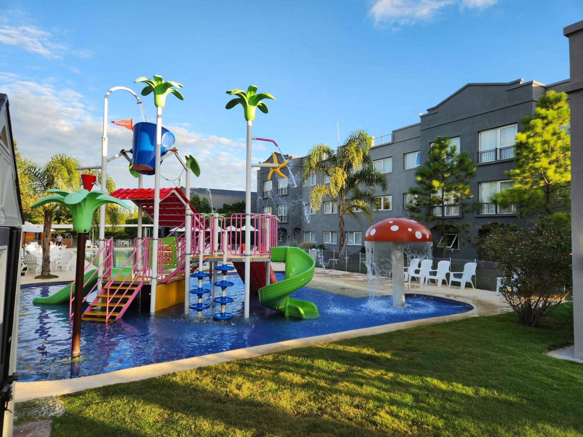 Howard Johnson Hotel & Resort Фунес Экстерьер фото