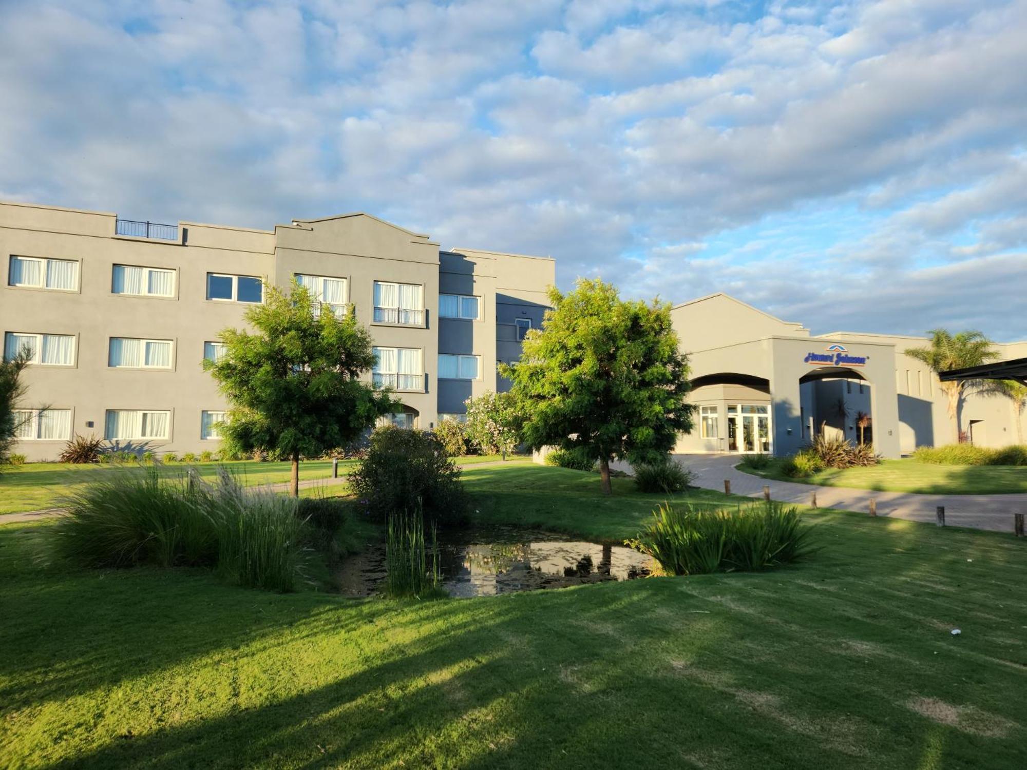 Howard Johnson Hotel & Resort Фунес Экстерьер фото