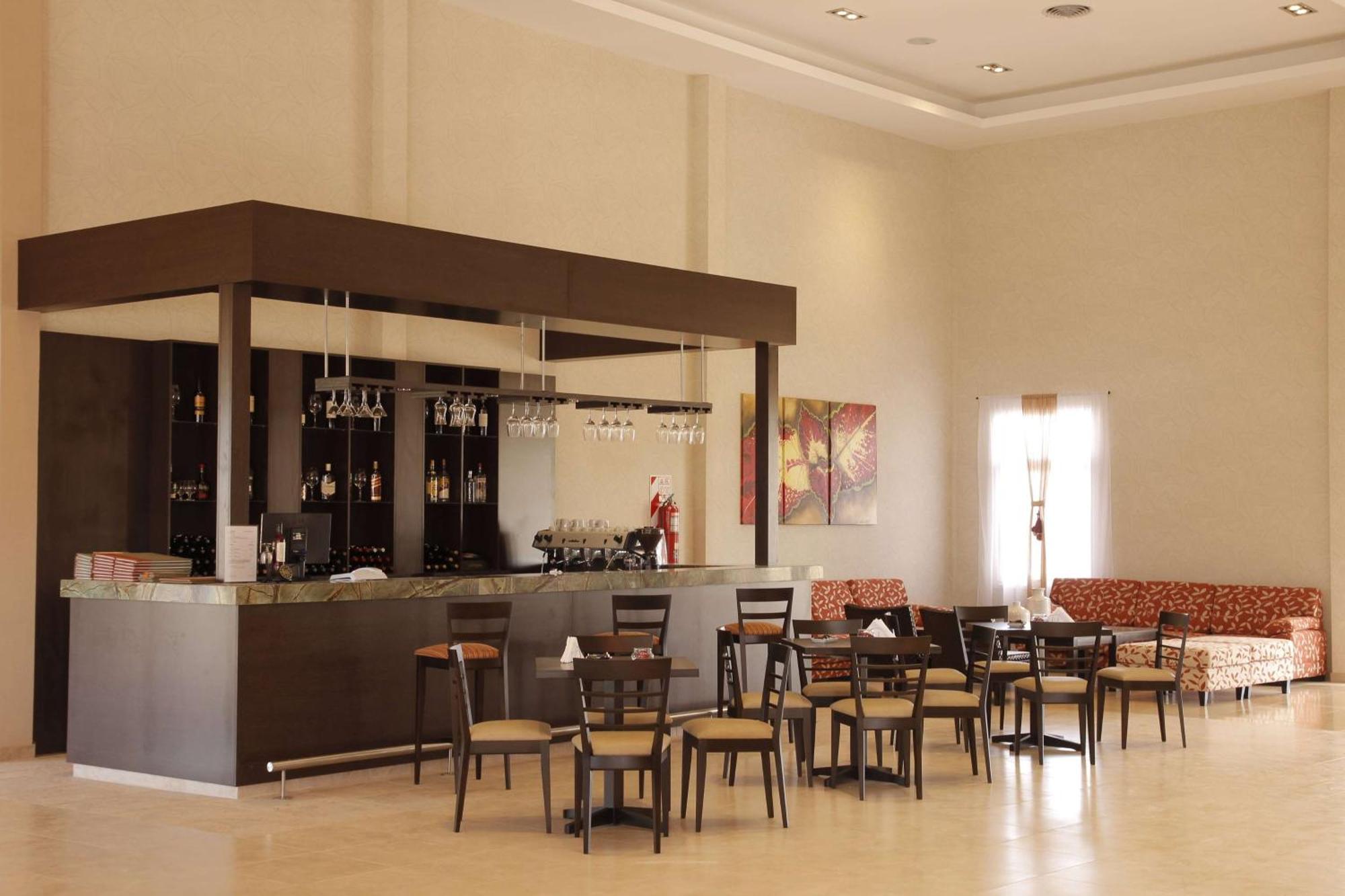 Howard Johnson Hotel & Resort Фунес Экстерьер фото