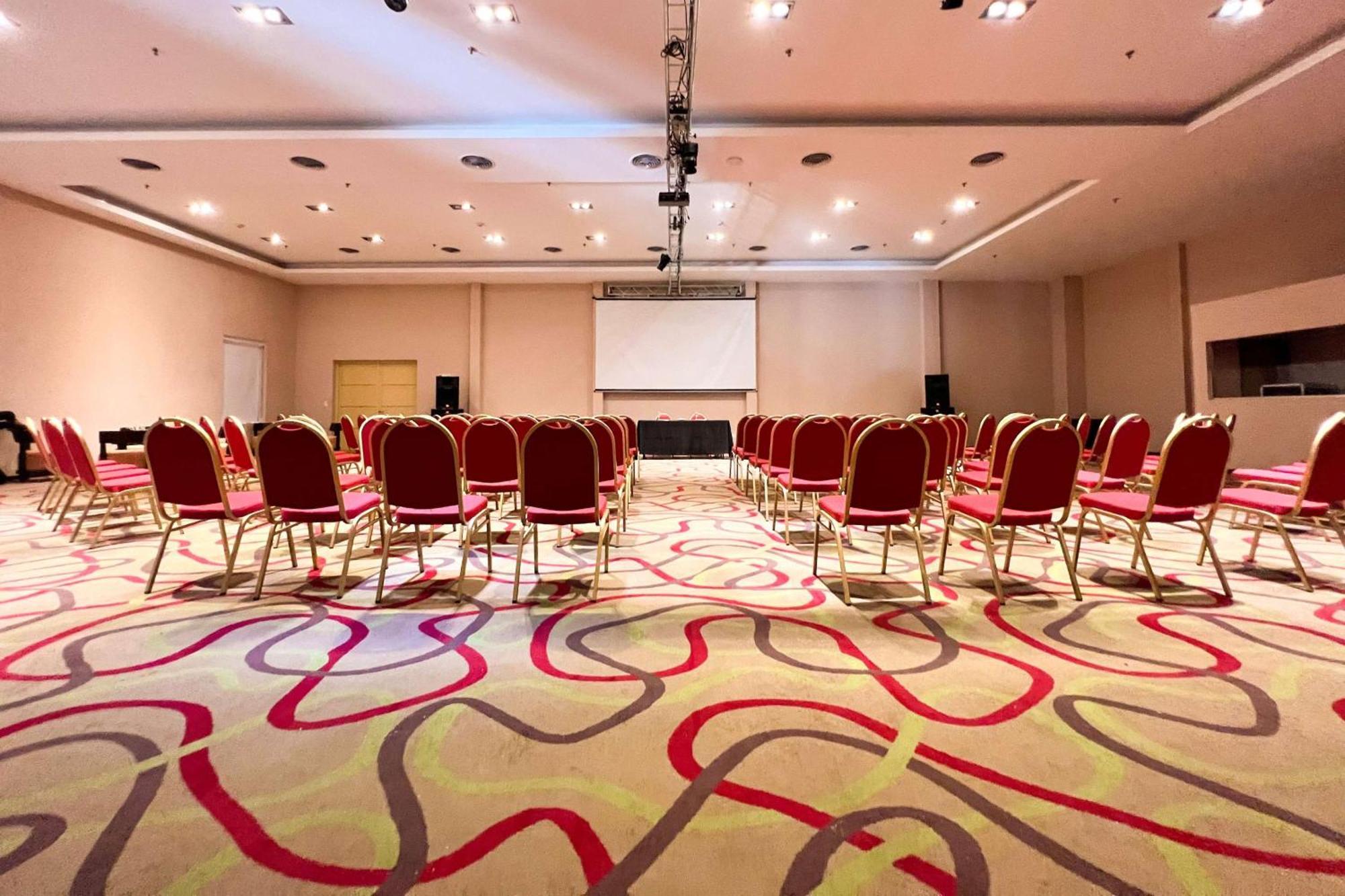 Howard Johnson Hotel & Resort Фунес Экстерьер фото