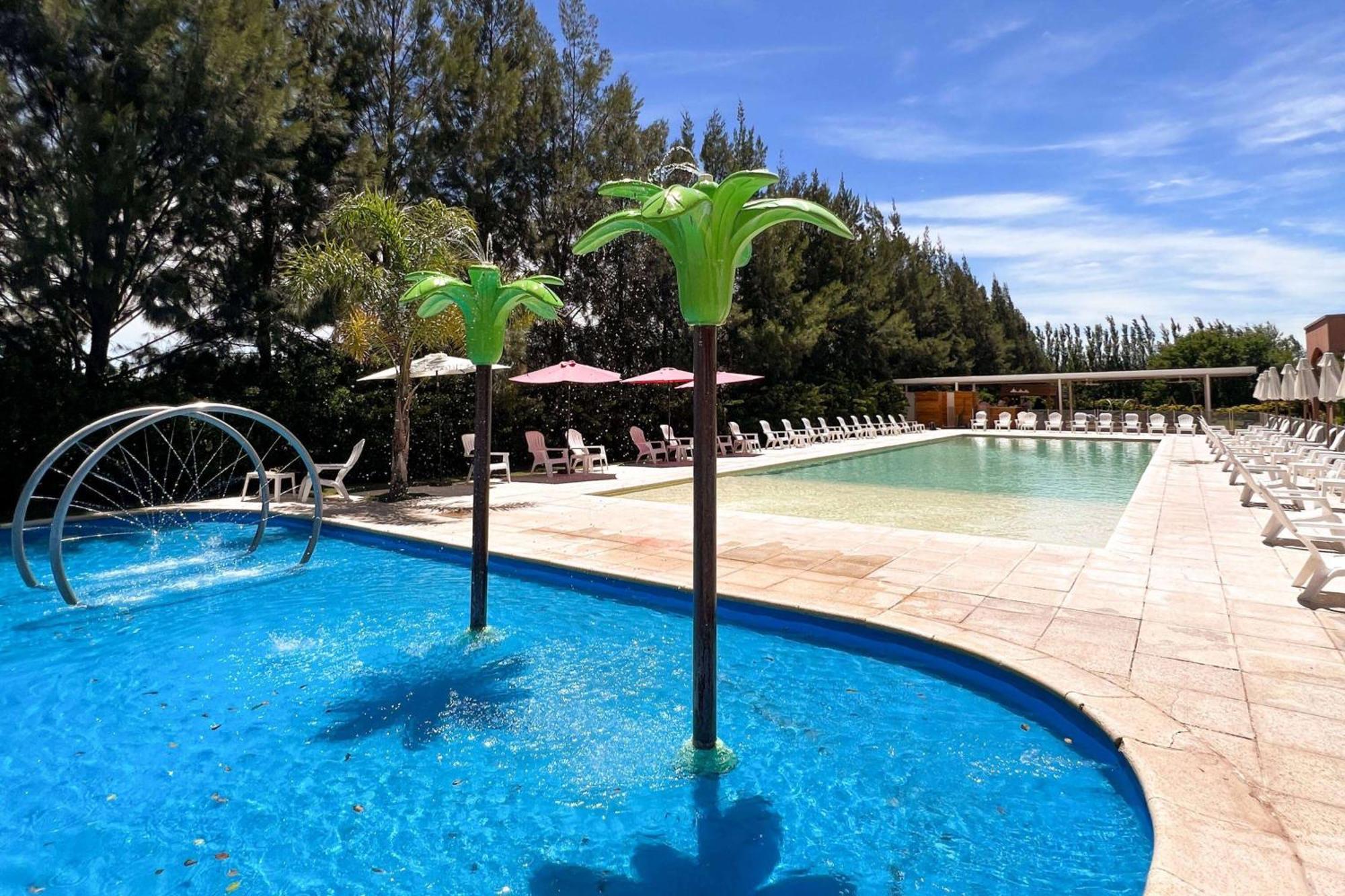 Howard Johnson Hotel & Resort Фунес Экстерьер фото