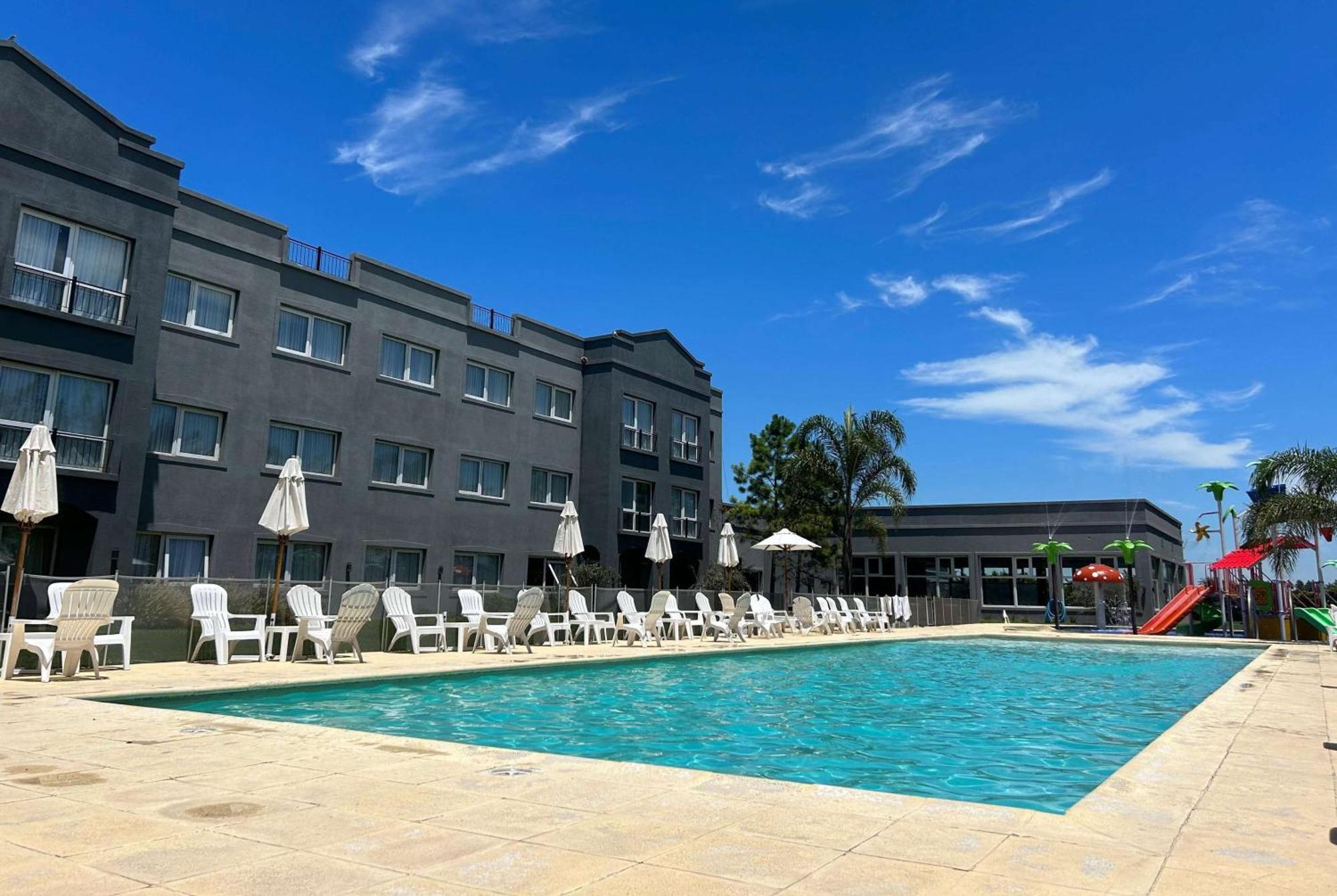 Howard Johnson Hotel & Resort Фунес Экстерьер фото