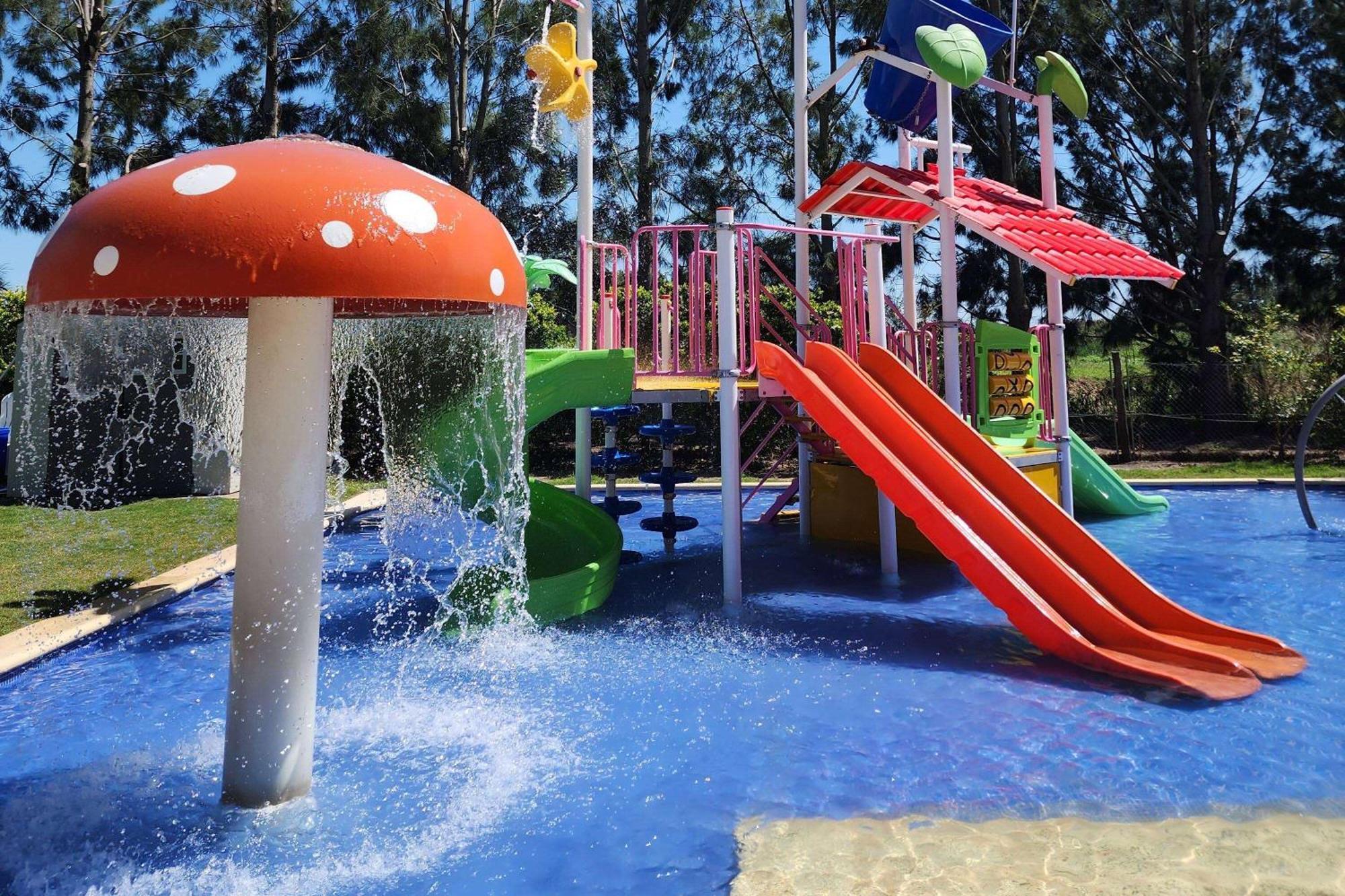 Howard Johnson Hotel & Resort Фунес Экстерьер фото
