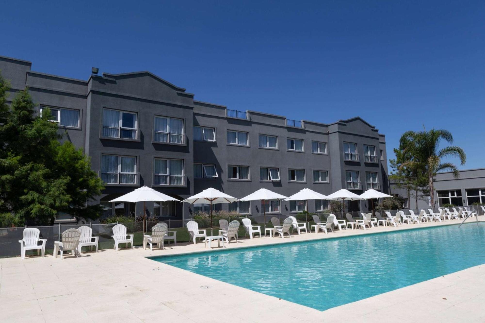 Howard Johnson Hotel & Resort Фунес Экстерьер фото