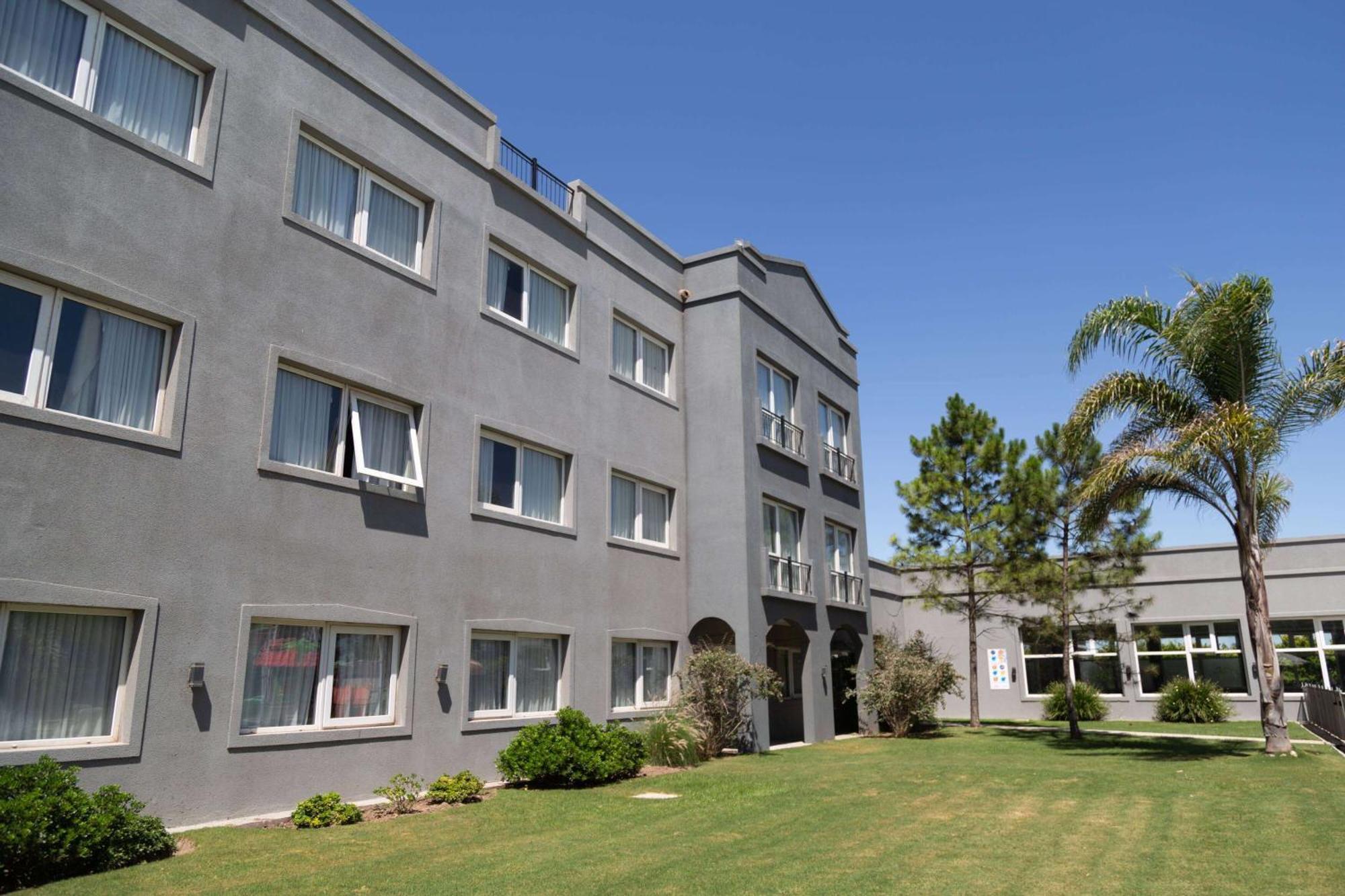 Howard Johnson Hotel & Resort Фунес Экстерьер фото