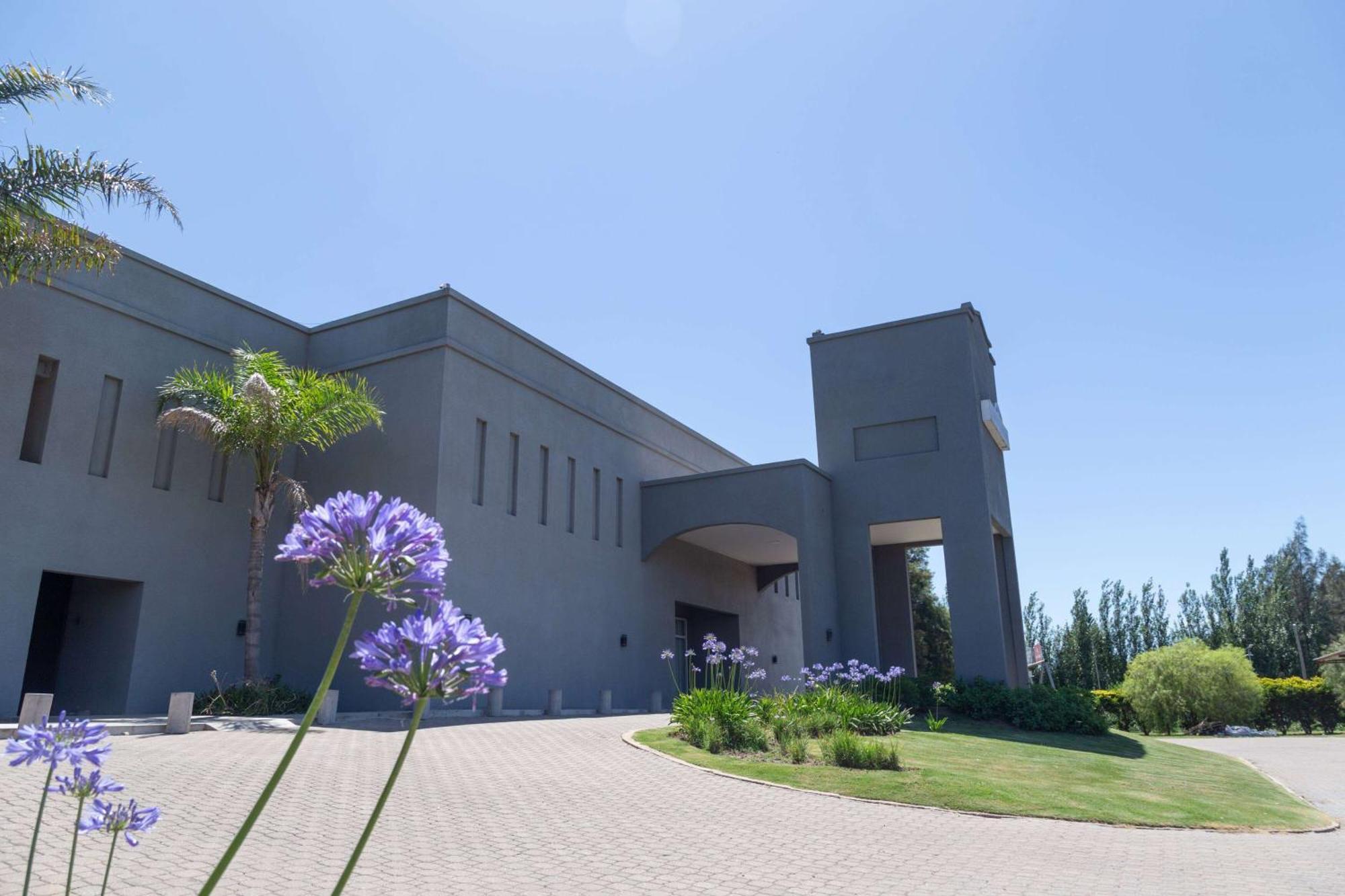 Howard Johnson Hotel & Resort Фунес Экстерьер фото